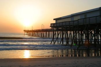 Jennette's Pier, Warm Day & Light East Wind
