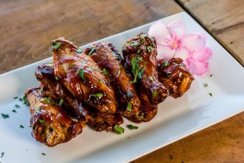 Sandtrap Tavern, Jumbo Tea Brined Wings (8)