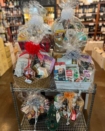 TRiO Restaurant & Market, Holiday Gift Baskets