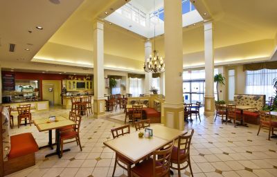 Dining room at Hilton Garden Inn Outer Banks/Kitty Hawk