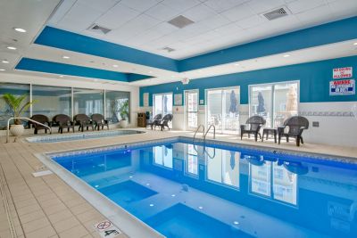 Indoor pool at Hilton Garden Inn Outer Banks/Kitty Hawk
