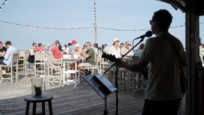 Fishheads Bar &amp; Grill photo